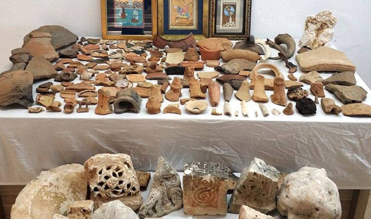 Yurt dışına kaçırılmak istenen 272 parça tarihi eser ele geçirildi