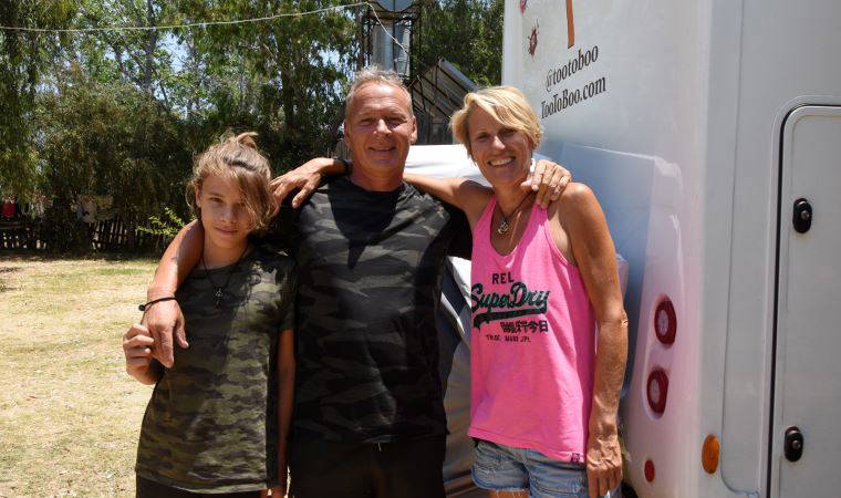 Fransız aile, tüm varlığını satıp karavanla dünya turuna çıktı