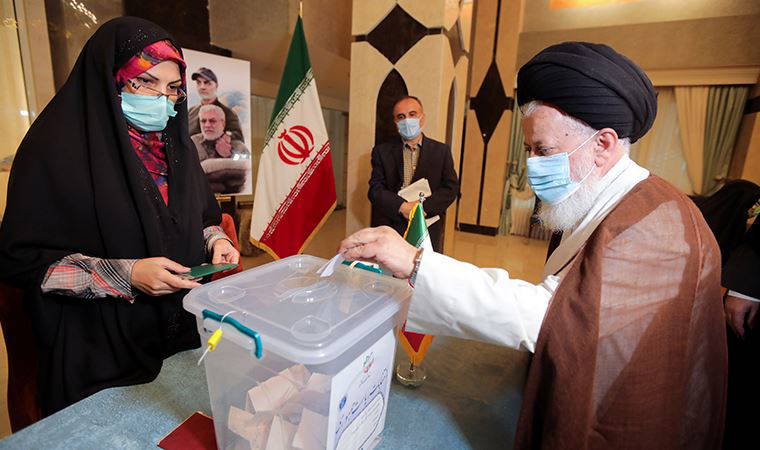 İran, cumhurbaşkanını seçmek için sandık başında