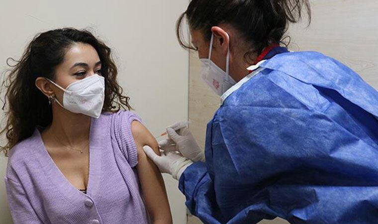 Bakan Koca: 18 yaş üstü nüfusun yüzde 50'si aşılandı