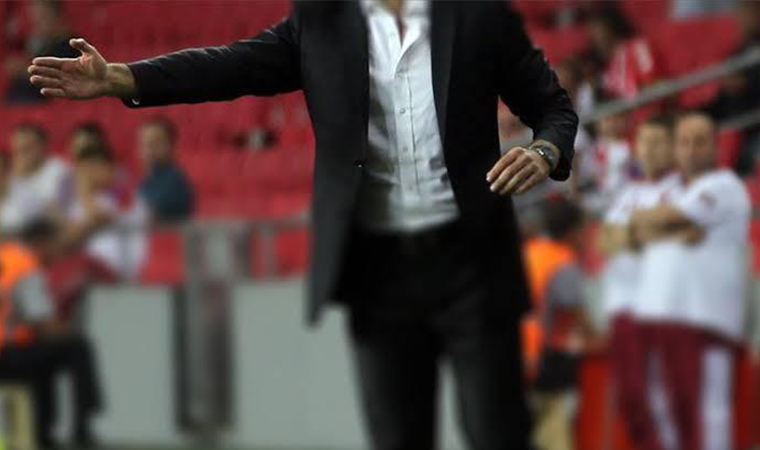 Kocaelispor Teknik Direktörü Mustafa Reşit Akçay yoğun bakıma alındı