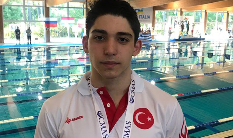 Paletli yüzmede Kaan Kahraman, dünya şampiyonu oldu
