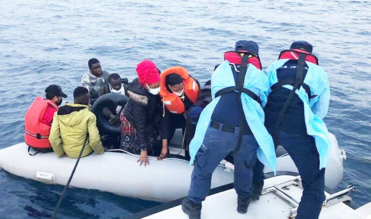 Ege sularına itilen 70 sığınmacı kurtarıldı