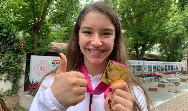 Ayşe Begüm Onbaşı: 