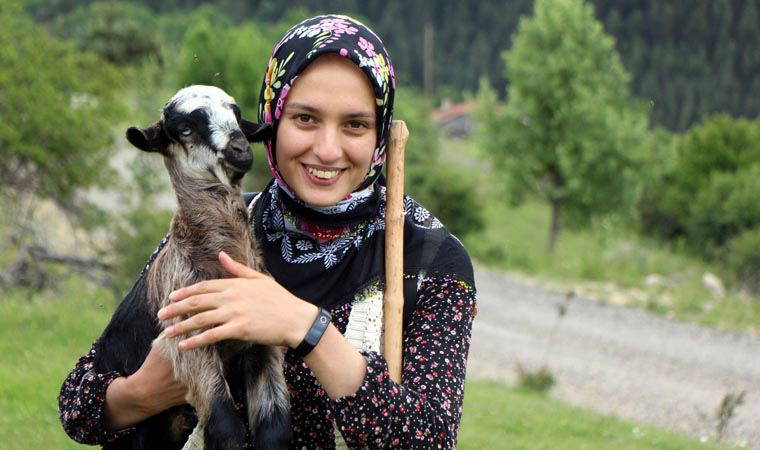 Köy yaşantısını paylaşan Nurgül'ün takipçi sayısı 100 bine yaklaştı