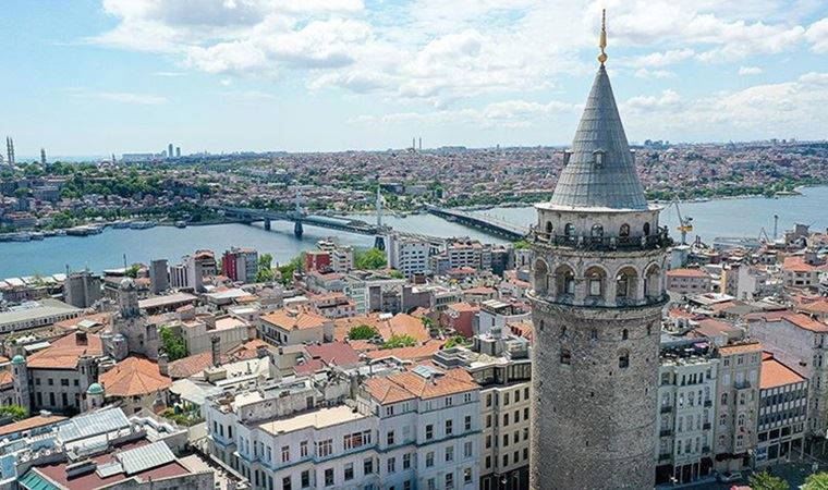 Ailesinin kayıp başvurusunda bulunduğu 18 yaşındaki genç, Galata Kulesi'nden atlayarak yaşamına son verdi