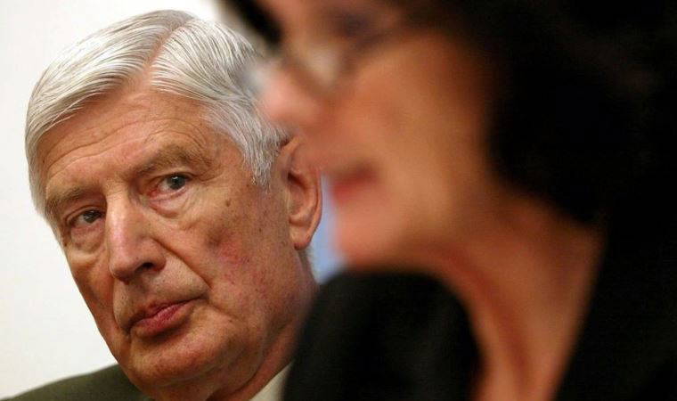 Eski Hollanda Başbakanı Dries van Agt 'Filistin halkına karşı acımasızlıkla' suçladığı partisinden istifa etti