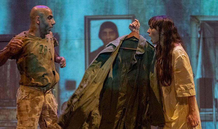 Kapıların Dışında