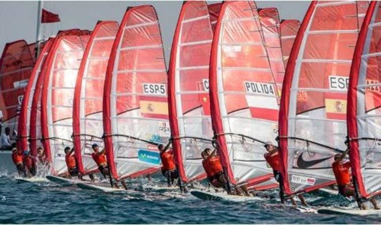 Milli sörfçü Dilara Uralp kürsüde