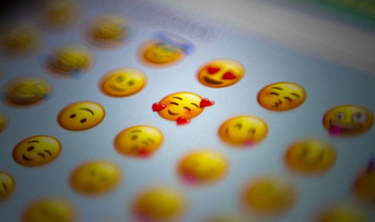 Bangladeşli din görevlisi bir emojiye karşı fetva yayımladı