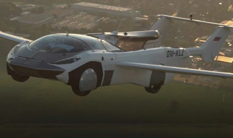 Uçan arabada tarih yazıldı: İki şehir arasında uçtu