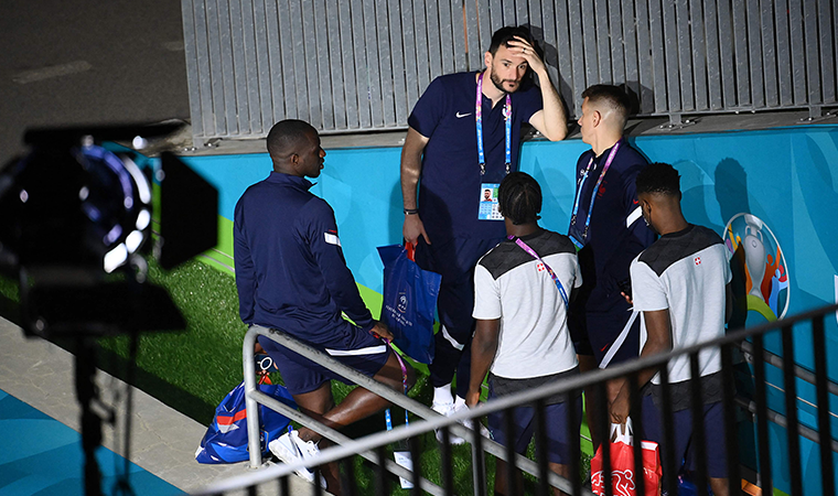 EURO2020'de skandal! Fransa elendi, aileler birbirine girdi!