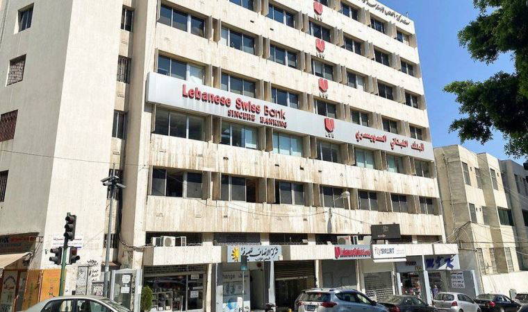 Lübnan'da ekonomik kriz: Bir banka mevduat sahiplerince basıldı, bankalar şubelerini bir gün kapattı