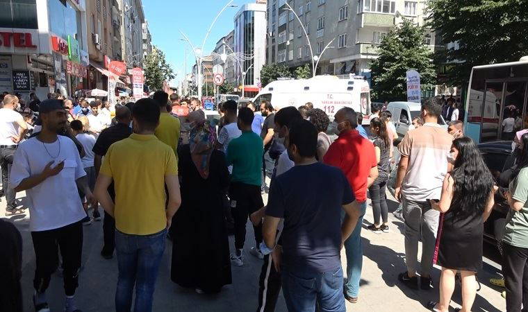 Sultangazi'de 17 yaşındaki genç, caddede yürürken silahlı saldırıya uğradı