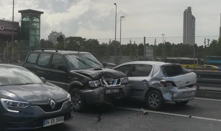 E-5 Karayolu’nda feci kaza: Nişanlı çift dehşeti yaşadı