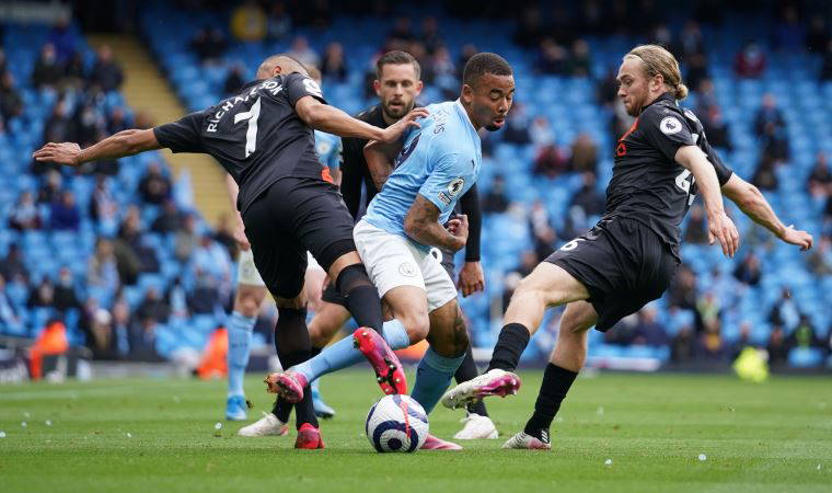 Everton, 5 futbolcusu ile yollarını ayırdığını açıkladı