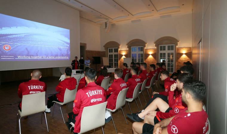 Jaap Ulienberg'den A Milli Takım'a VAR eğitimi