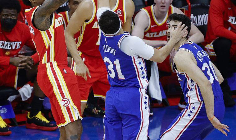 NBA'de 76ers, Hawks karşısında seriyi eşitledi