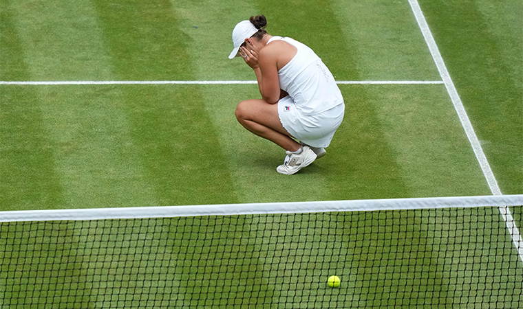 Wimbledon'da Ashleigh Barty, tek kadınlarda şampiyon oldu
