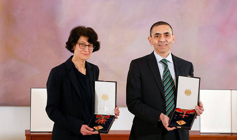 Özlem Türeci ve Uğur Şahin'den yeni aşı açıklaması