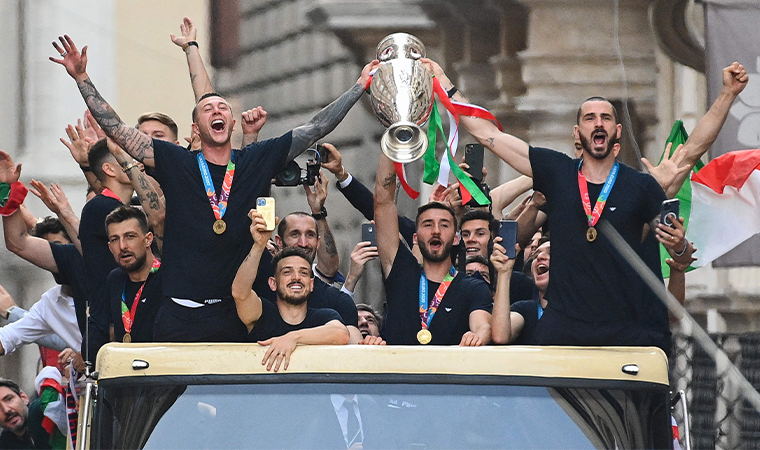 EURO 2020'de turnuvanın en iyi ilk 11'i belirlendi