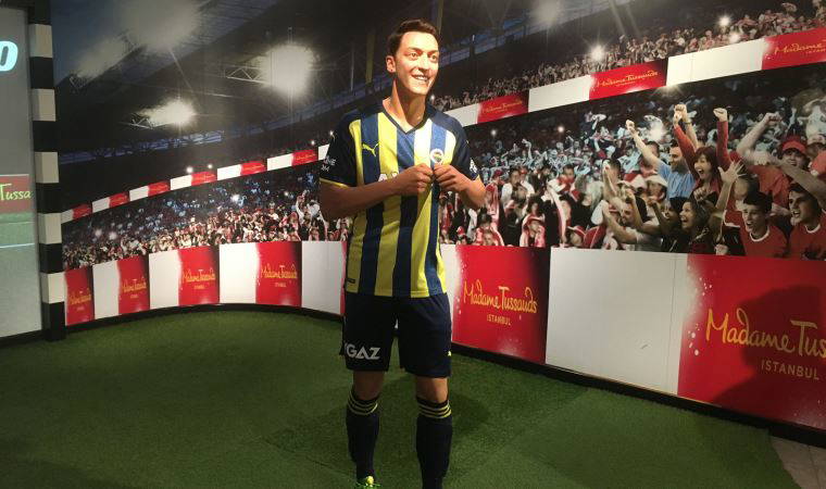 Fenerbahçeli Mesut Özil'in balmumu heykeli İstanbul'da