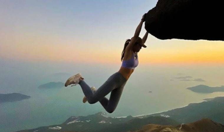 Selfie çekmek için kayalıklara çıkan fenomen uçurumdan düşerek yaşamını yitirdi