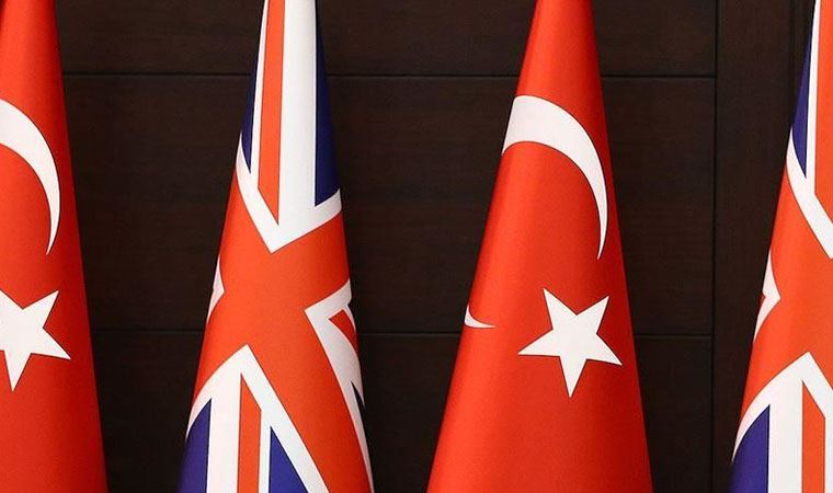Covid: Türkiye, İngiltere'nin 'kırmızı seyahat listesi'nde kalmaya devam etti
