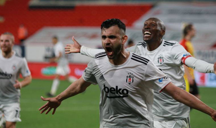 Beşiktaşlı gazeteciden taraftarlara kötü haber: Costa zor, Ghezzal'da yarış var!