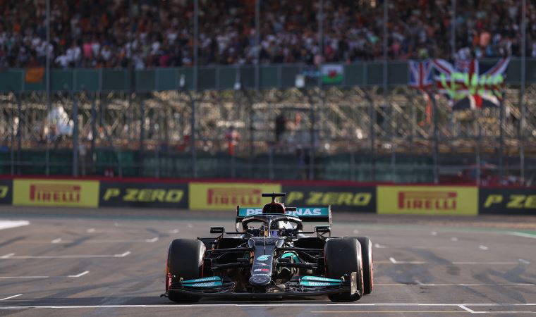 Formula 1’deki ilk sprint yarışta pole pozisyonu Lewis Hamilton’ın