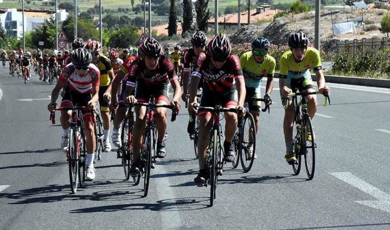 15 Temmuz Şehitleri Anma Yol Bisikleti Yarışı'nda milli sporcu Kübra Bektaş yaralandı