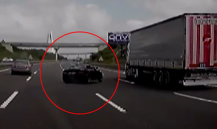 Otobanda korku dolu anlar... Makas atarken bir otobüs dolusu insanı canından ediyordu