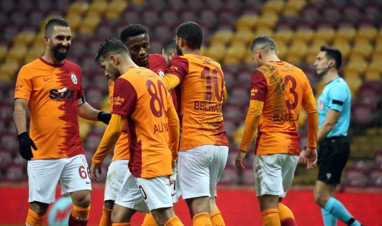 Galatasaray'ın PSV maçı kamp kadrosu açıklandı
