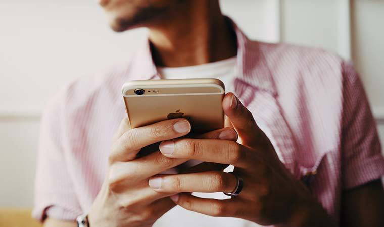 Akıllı telefon kullanıcılarının çoğu, cihazları tarafından dinlendiğini düşünüyor