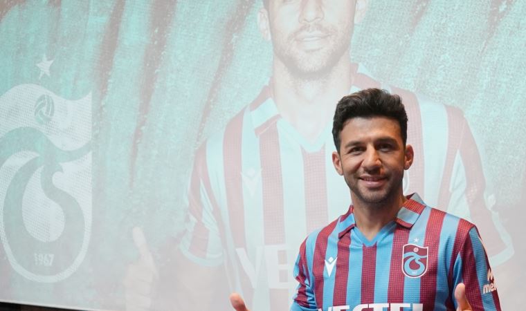 Trabzonspor İsmail Köybaşı için imza töreni düzenledi