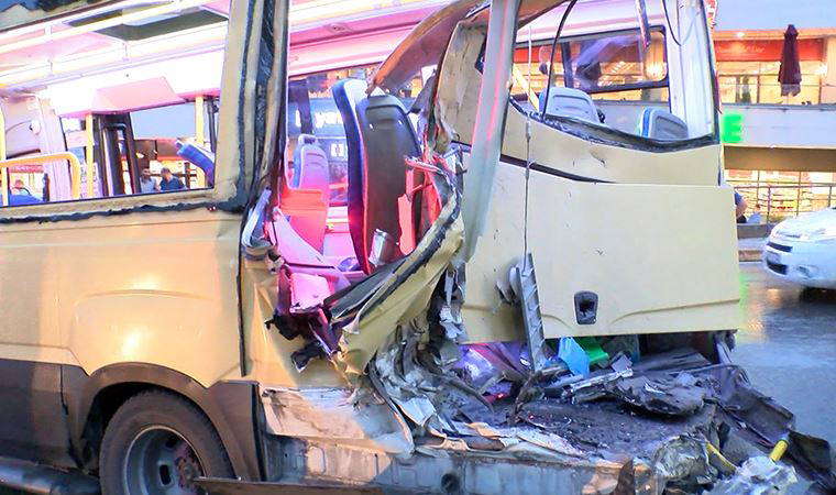 İstanbul'da minibüs kaza yaptı, çok sayıda yaralı var