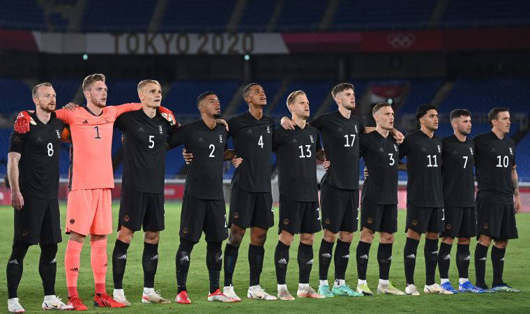 Eski Fenerbahçeli Max Kruse maç sonu kız arkadaşına evlenme teklifi etti