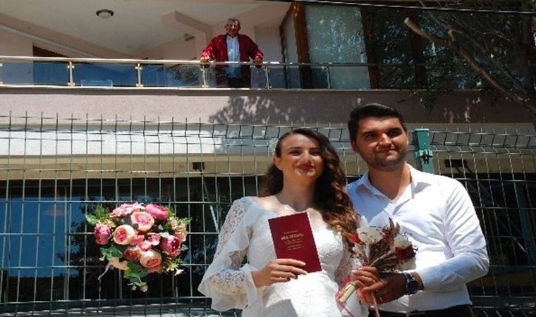 Koronavirüse yakalanan Keşan Belediye Başkanı, evinin balkonunda nikâh kıydı