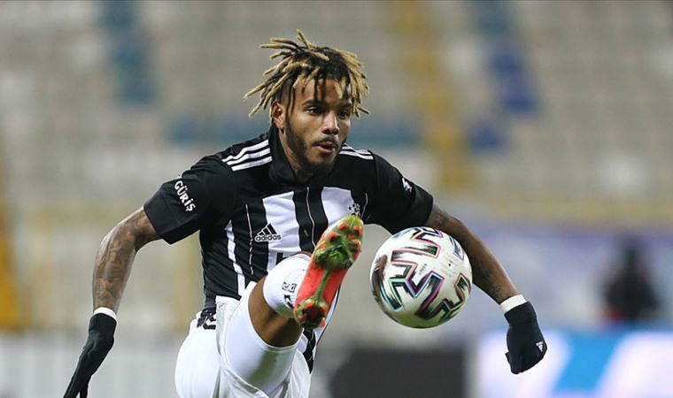 Beşiktaş'ın el sıkıştığı Valentin Rosier'den üst üste paylaşımlar