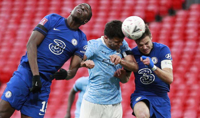 Premier Lig’de futbolculara “kafa vuruşu” sınırı getirildi