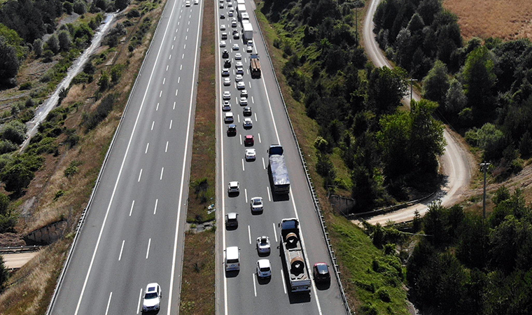 TEM'de yol çalışması! Kilometrelerce araç kuyruğu oluştu