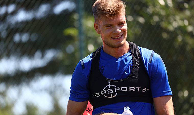 Alexander Sörloth'un kız arkadaşı Lena Selnes'ten Fenerbahçe taraftarına cevap