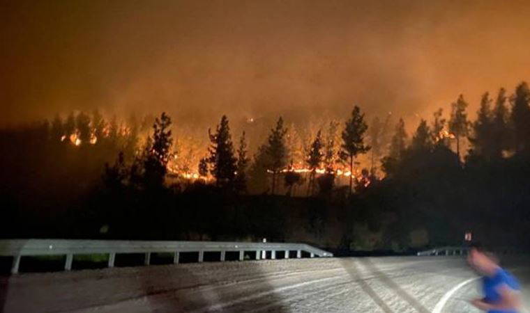 Adana'nın Kozan ilçesinde çıkan orman yangını nedeniyle 5 köy tahliye edildi