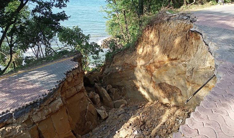 Düzce'de sahil yolu çöktü