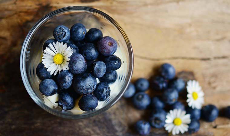 Göz altı morluklarına karşı 'yaban mersini'