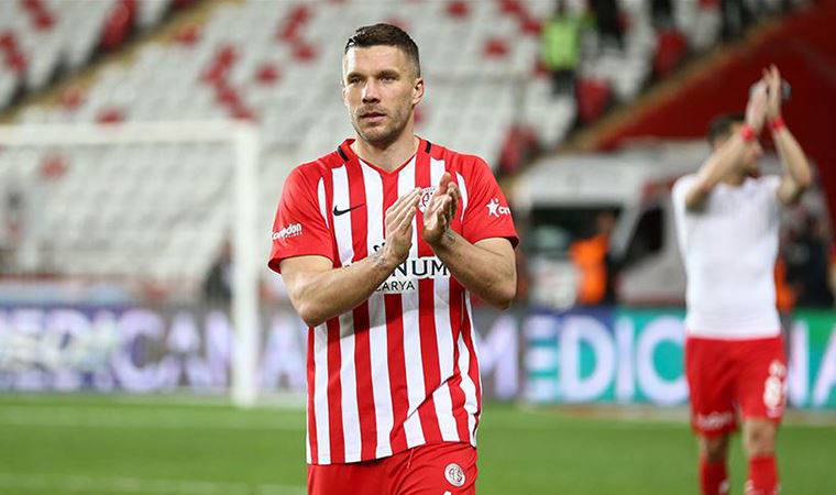 Lukas Podolski, eski takımı Galatasaray'ı unutmadı