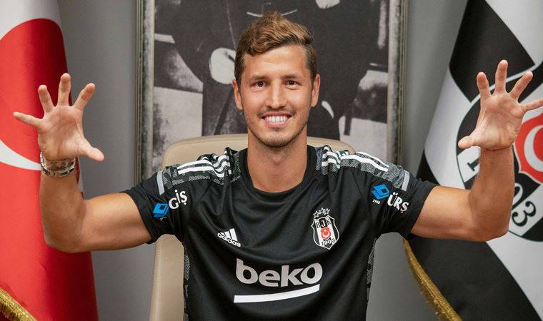 Salih Uçan 9 yıllık gecikmeyle Beşiktaş'a imza atmış!