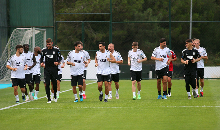 Beşiktaş, yeni sezonun ilk antrenmanını gerçekleştirdi