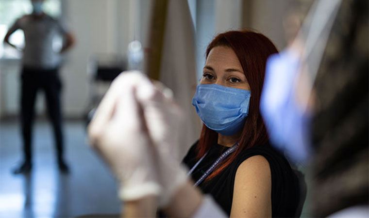 Koronavirüs aşısı olmayanlara hapis cezası gelebilir! 5 yıldan 30 yıla kadar...