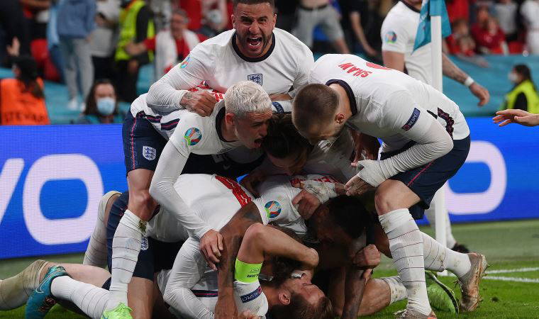 EURO 2020 | Harry Kane, 55 yıl sonra İngiltere'yi finale taşıdı
